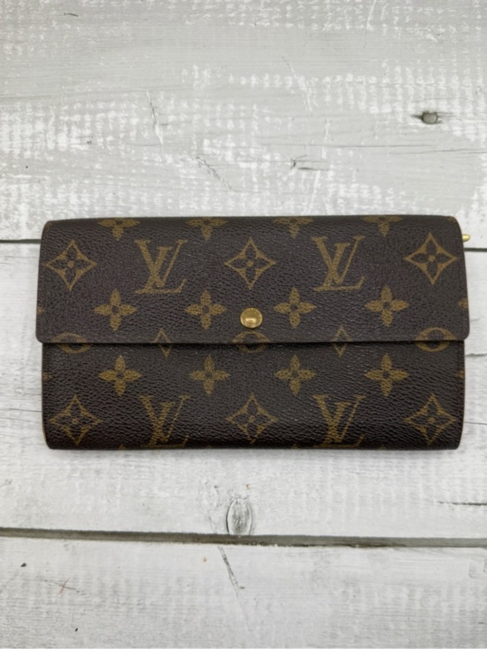 AUTHENTIC Louis Vuitton Monogram Canvas International wallet.